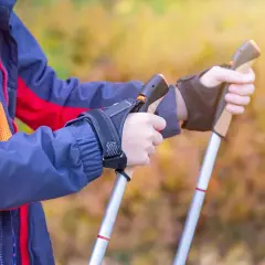 Jak wybrać idealne kijki narciarskie do swojego wzrostu i uniknąć błędów