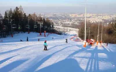 Stok narciarski w Bielsku-Białej: ceny, trasy i najlepsze godziny na jazdę