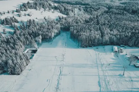 Stoki narciarskie Dolny Śląsk - najlepsze miejsca na narty w regionie